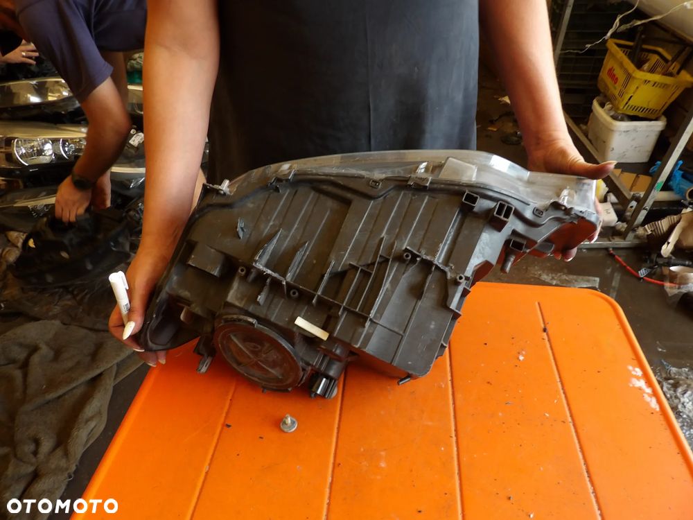 BMW - F30 - H7 - URWANE UCHO - PRAWA LAMPA PRZEDIA - EUROPA - 7259524 - 5