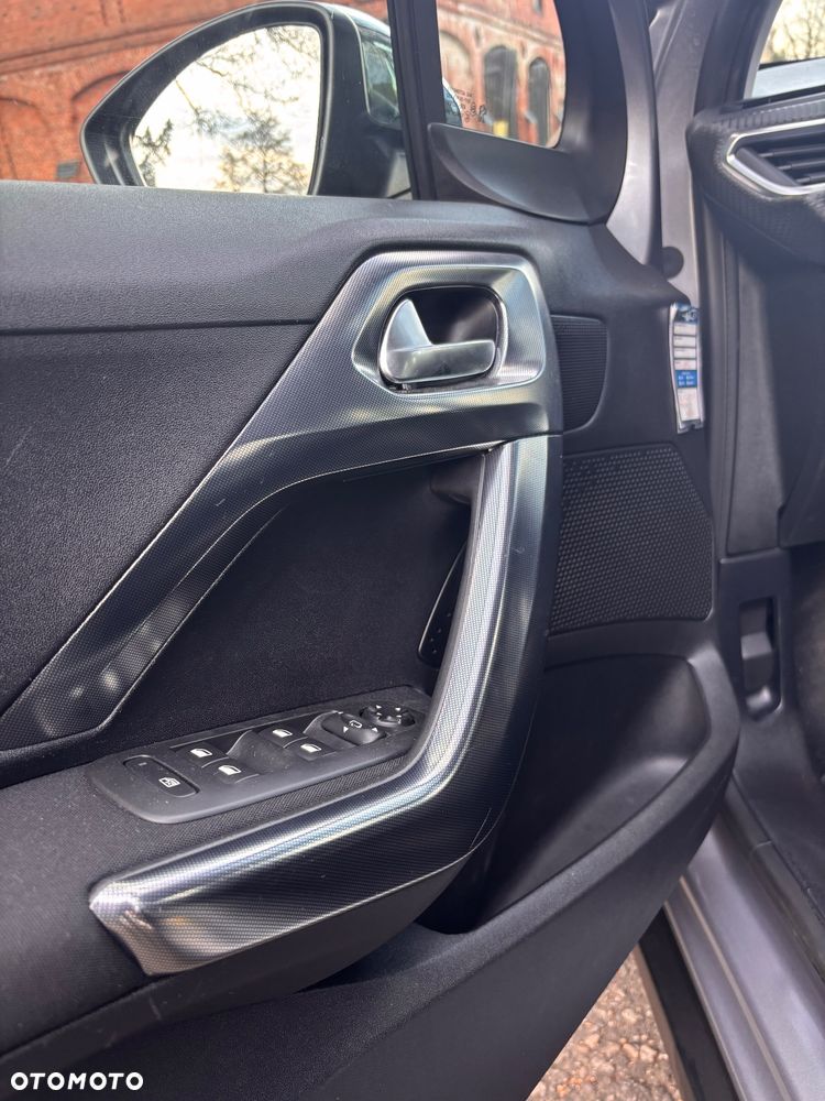 Peugeot 2008 1.2 VTi Allure - 17