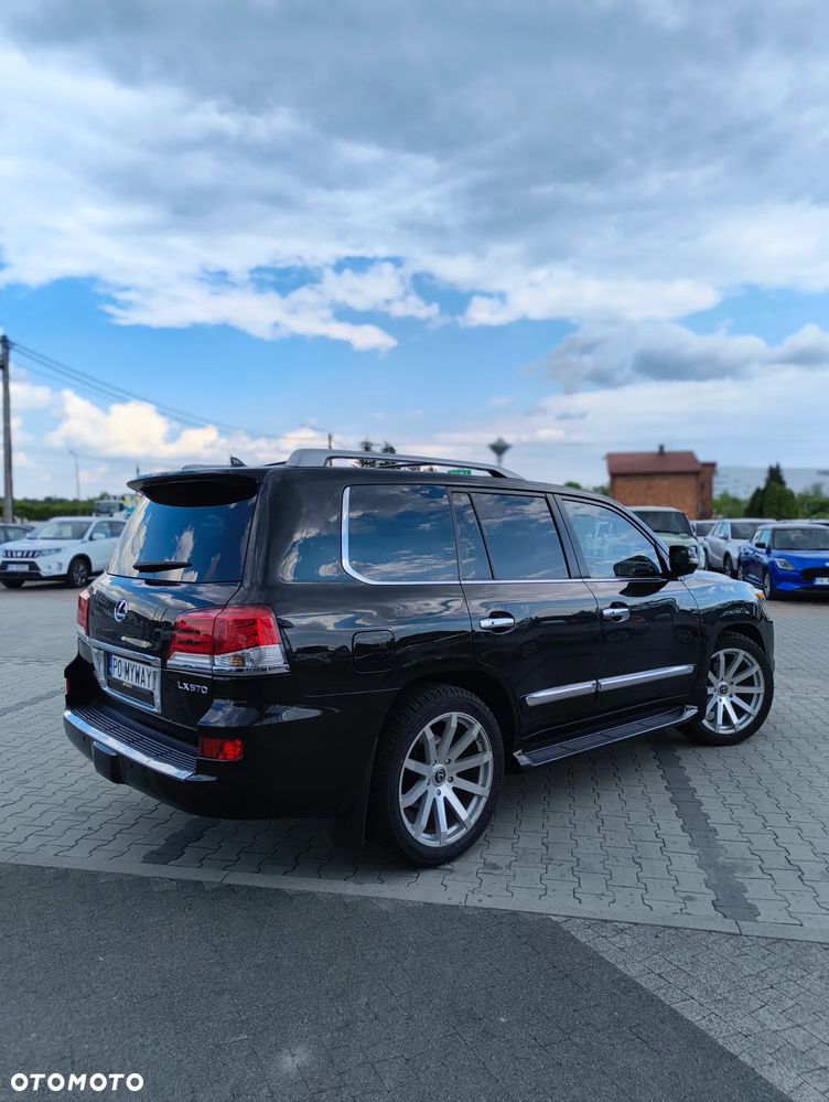 Lexus LX - 7