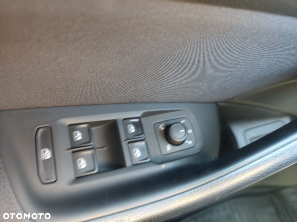 Volkswagen Passat 2.0 TDI (BlueMotion Technology) Comfortline - 28