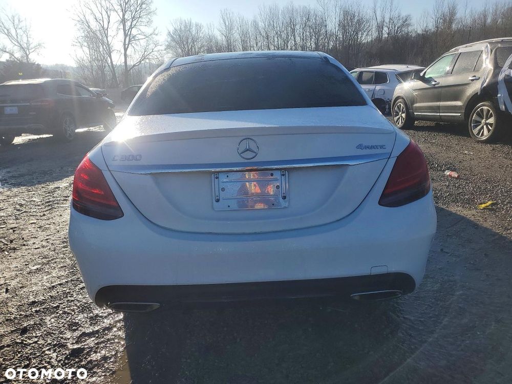 Mercedes-Benz Klasa C 300 4Matic 9G-TRONIC Exclusive - 6