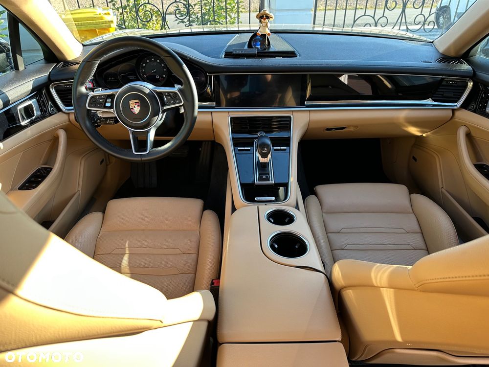 Porsche Panamera 4 - 12