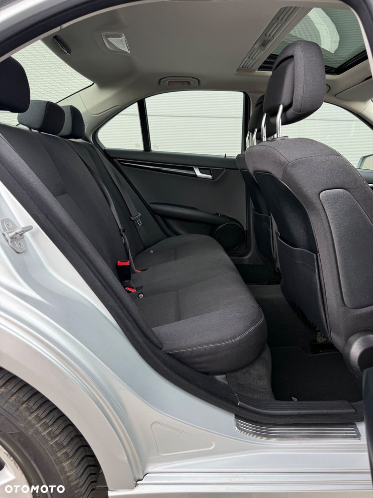 Mercedes-Benz Klasa C 180 CGI Automatik BlueEFFICIENCY Elegance - 30