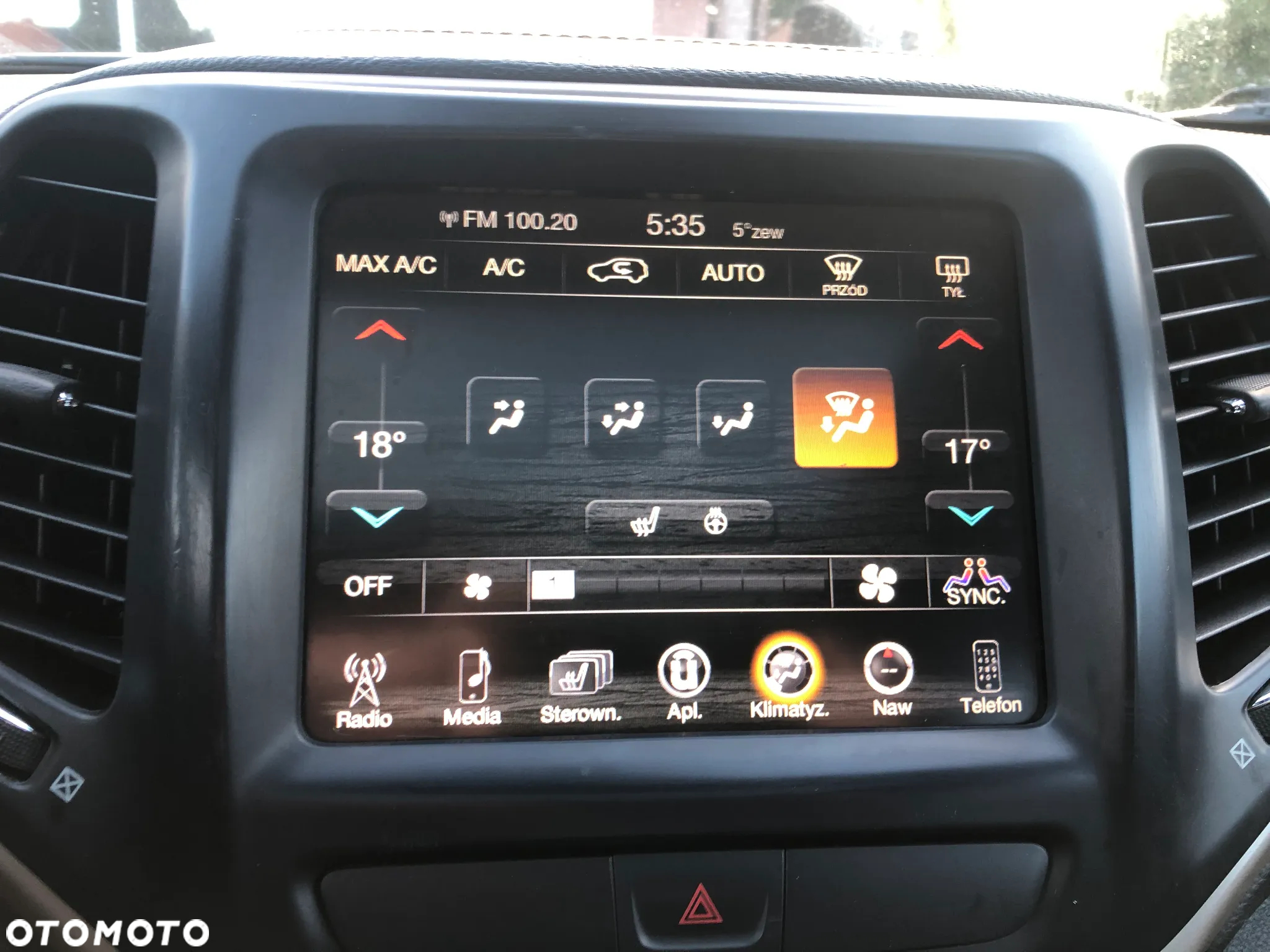 Jeep Cherokee - 32