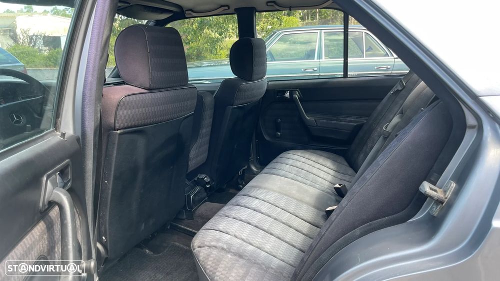 Mercedes-Benz 190 E 2.3 - 20