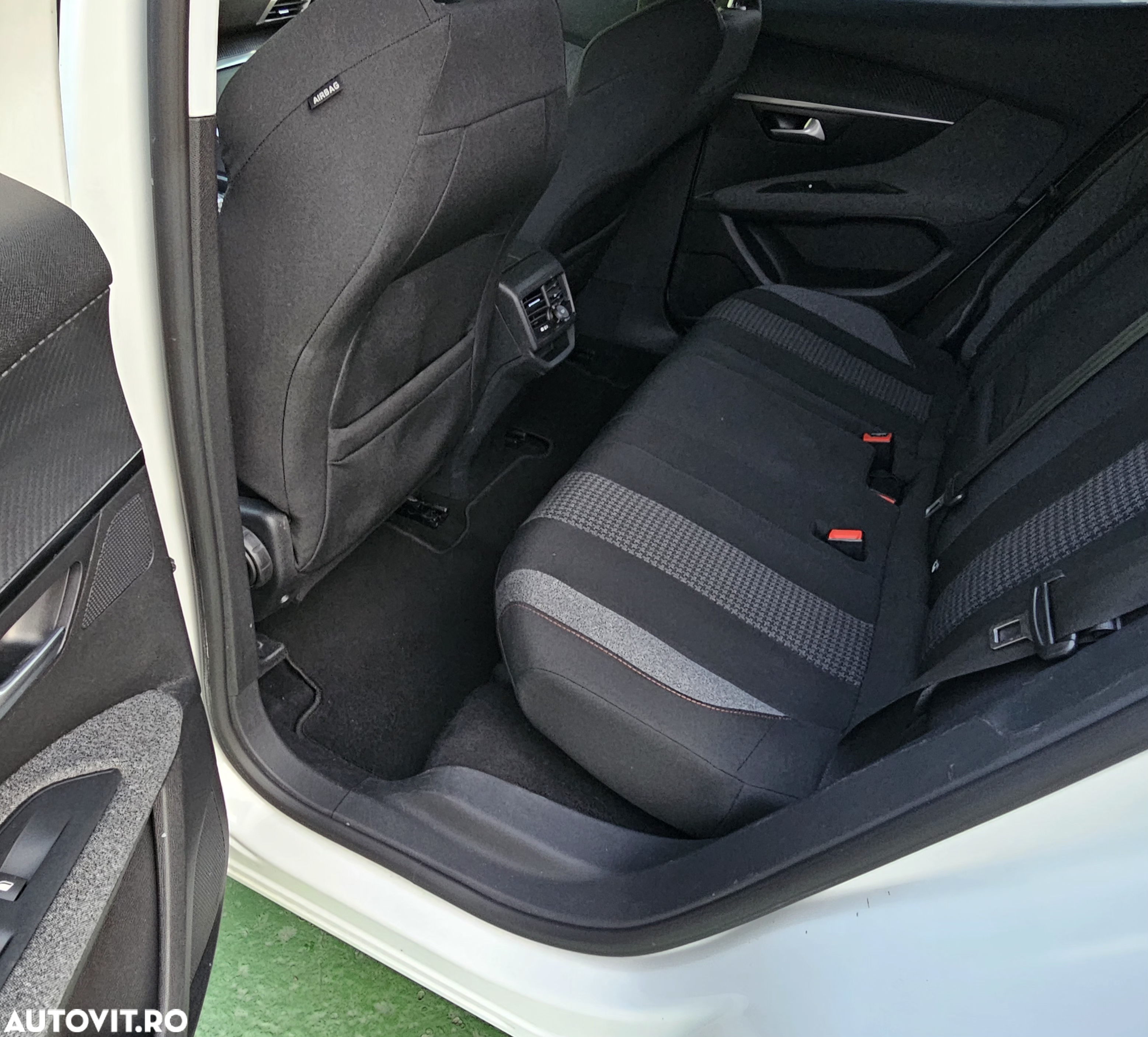 Peugeot 3008 1.2 PureTech Turbo S&S EAT6 Active - 12