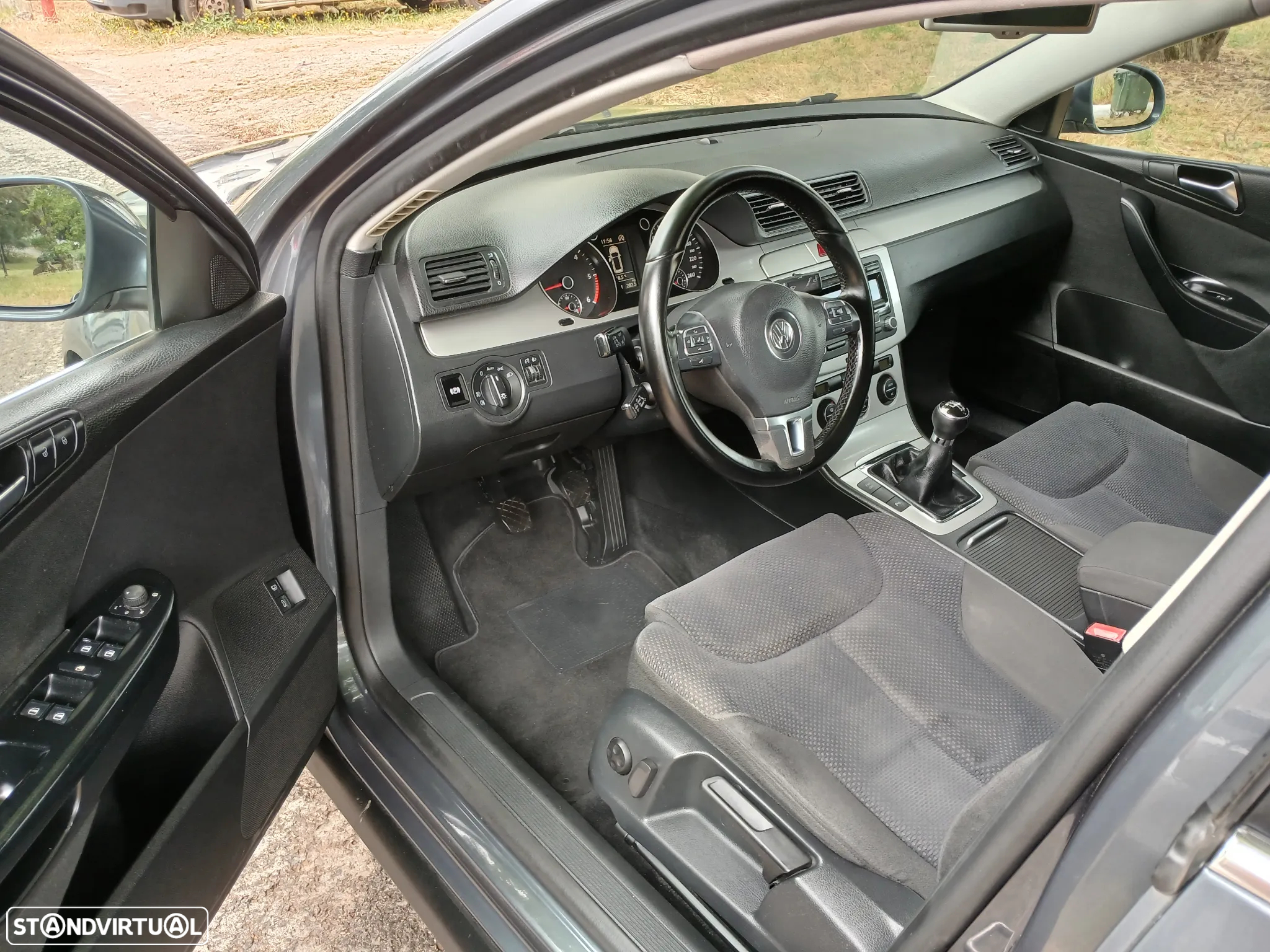 VW Passat Variant 1.6 TDI Confortline BlueMotion - 16