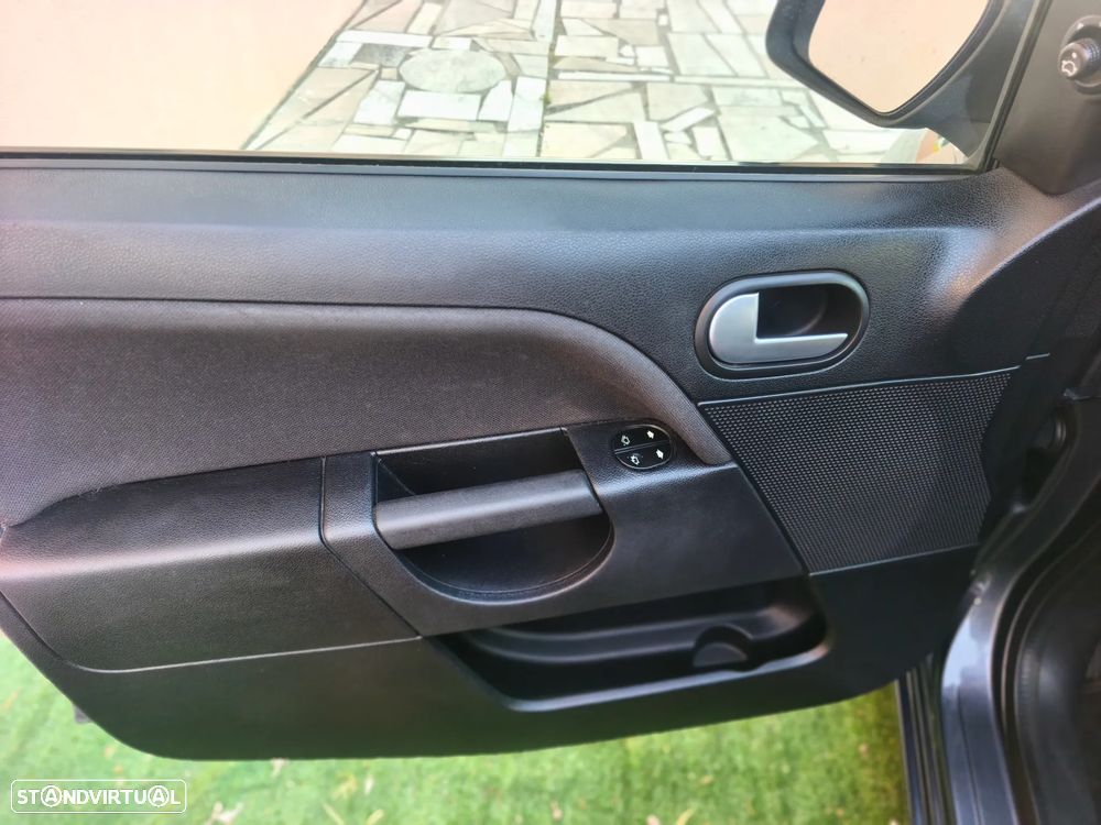 Ford Fiesta 1.25 First Edition - 13