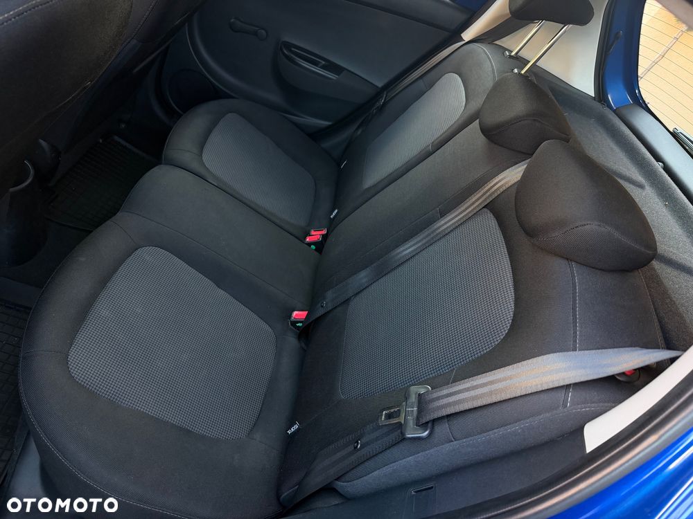 Hyundai i20 1.1 CRDi Trend - 10