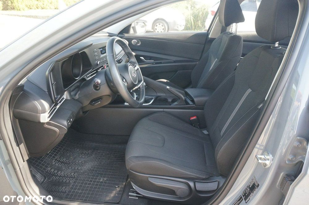 Hyundai Elantra - 20