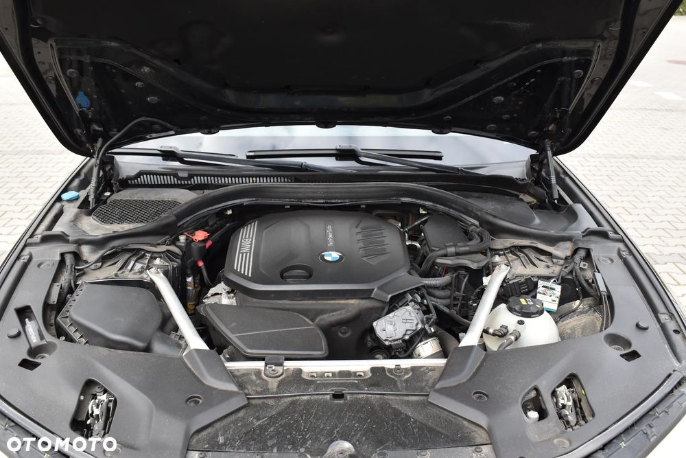 BMW Seria 5 518d Sport Line sport - 40