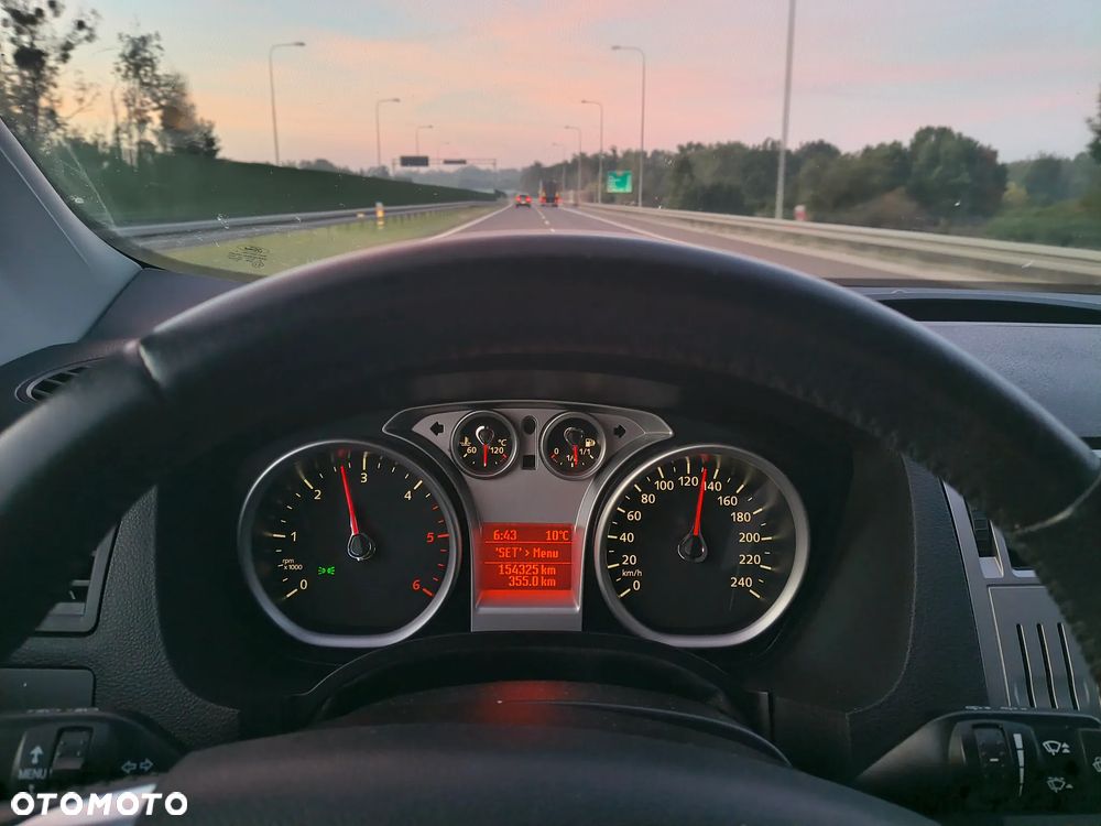 Ford Kuga 2.0 TDCi 2x4 Titanium - 30