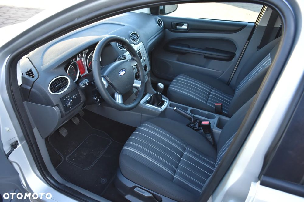 Ford Focus 1.6 Ti-VCT Style+ - 11