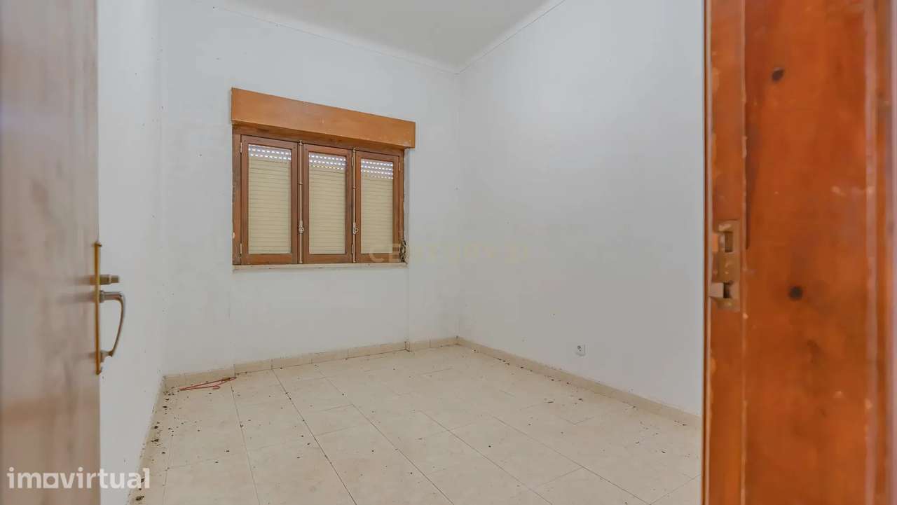 Moradia Isolada com Terreno de 1041 m² – Um Mundo de Possibilidades! - Grande imagem: 4/60