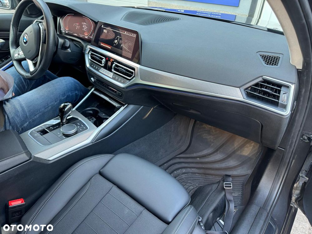 BMW Seria 3 320d xDrive mHEV - 6