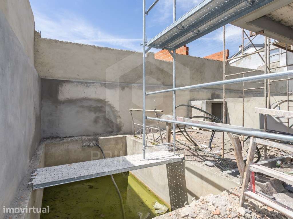 Moradia T3 com piscina e 2 suites em Fernão Ferro - Grande imagem: 2/25