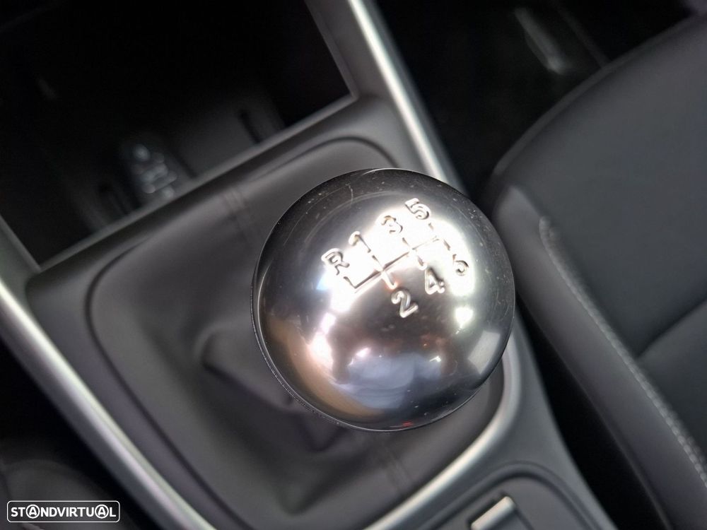 Jeep Avenger 1.2 GSE T3 Altitude - 19