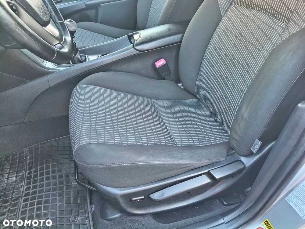 Toyota Avensis Touring Sports 1.8 Executive - 19
