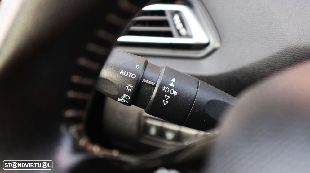 Peugeot 308 1.2 PureTech Allure EAT6 - 19