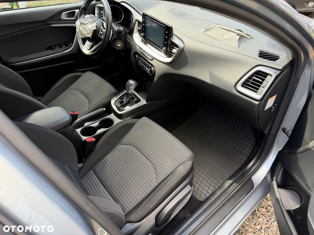 Kia Ceed 1.6 CRDi mHEV Business Line DCT - 31