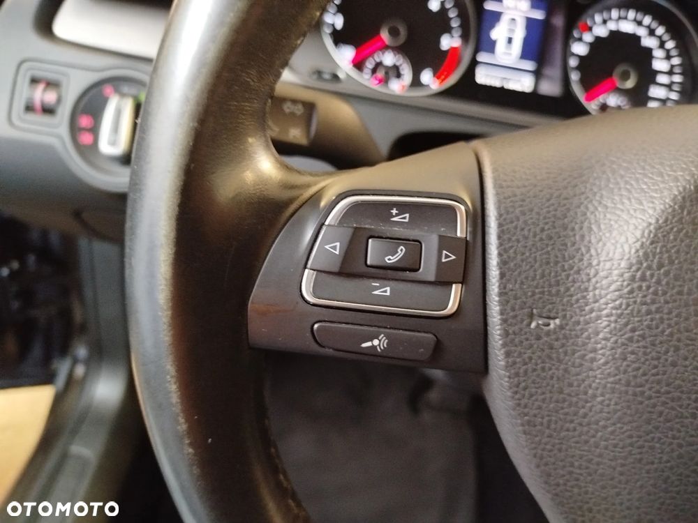 Volkswagen Passat 2.0 TDI Highline - 17