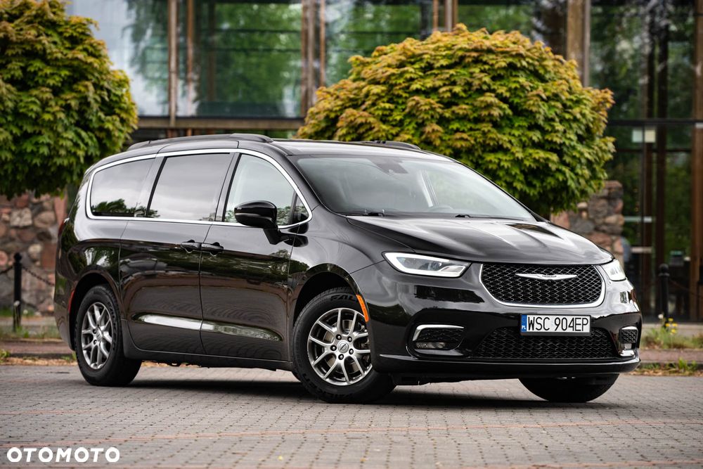 Chrysler Pacifica - 1