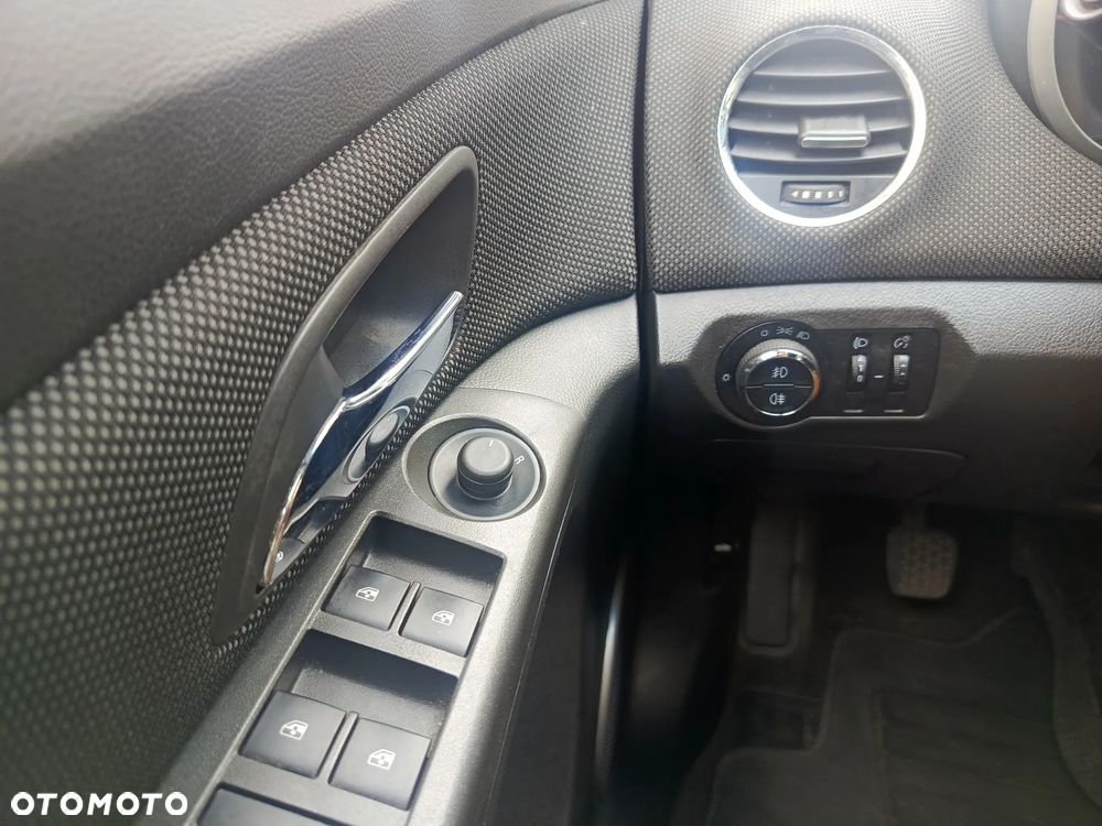 Chevrolet Cruze 1.7 LT - 9