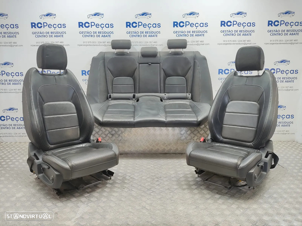 Conjunto Bancos em Pele Jaguar XE X760 R-Design