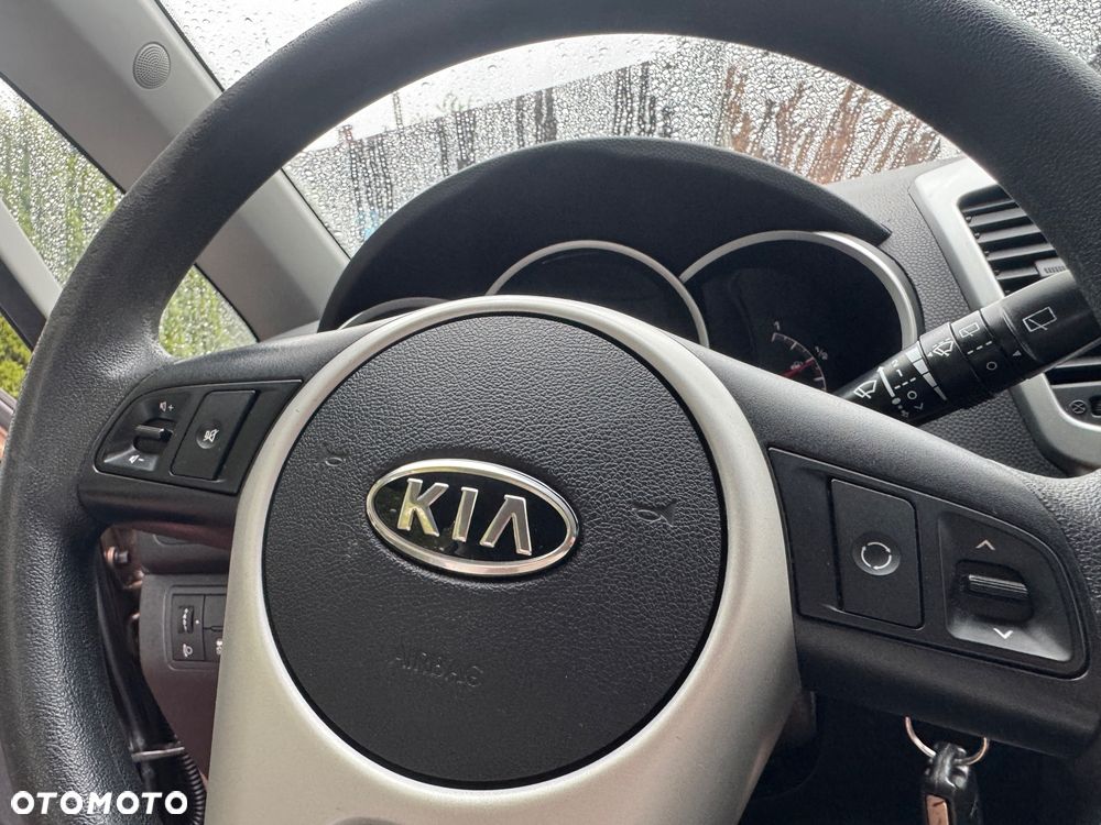 Kia Venga - 11