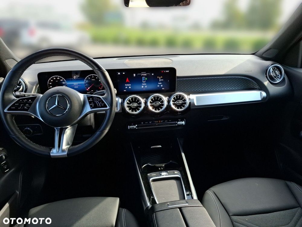 Mercedes-Benz GLB - 11