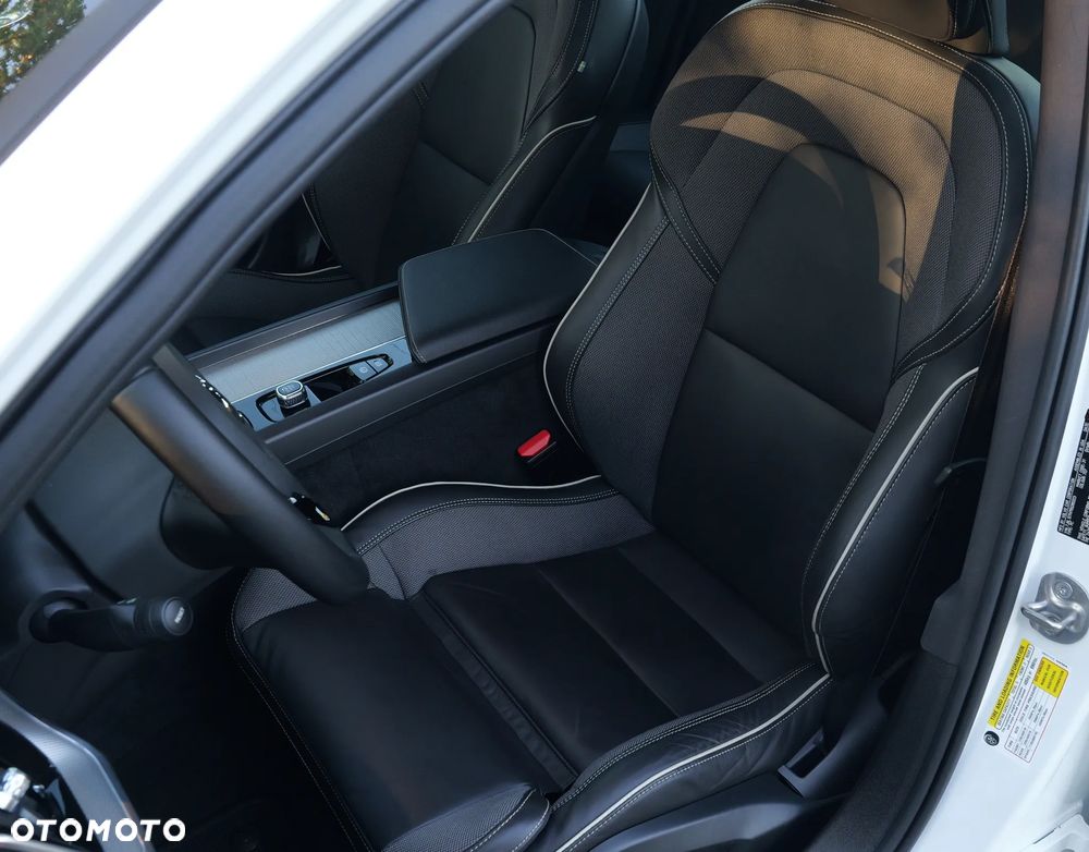 Volvo S60 B5 B AWD Plus Dark - 16