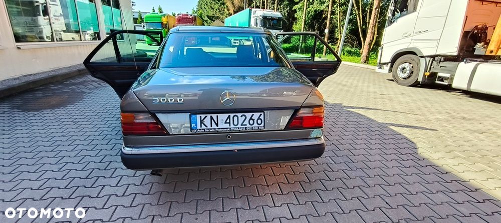Mercedes-Benz W124 (1984-1993) - 14