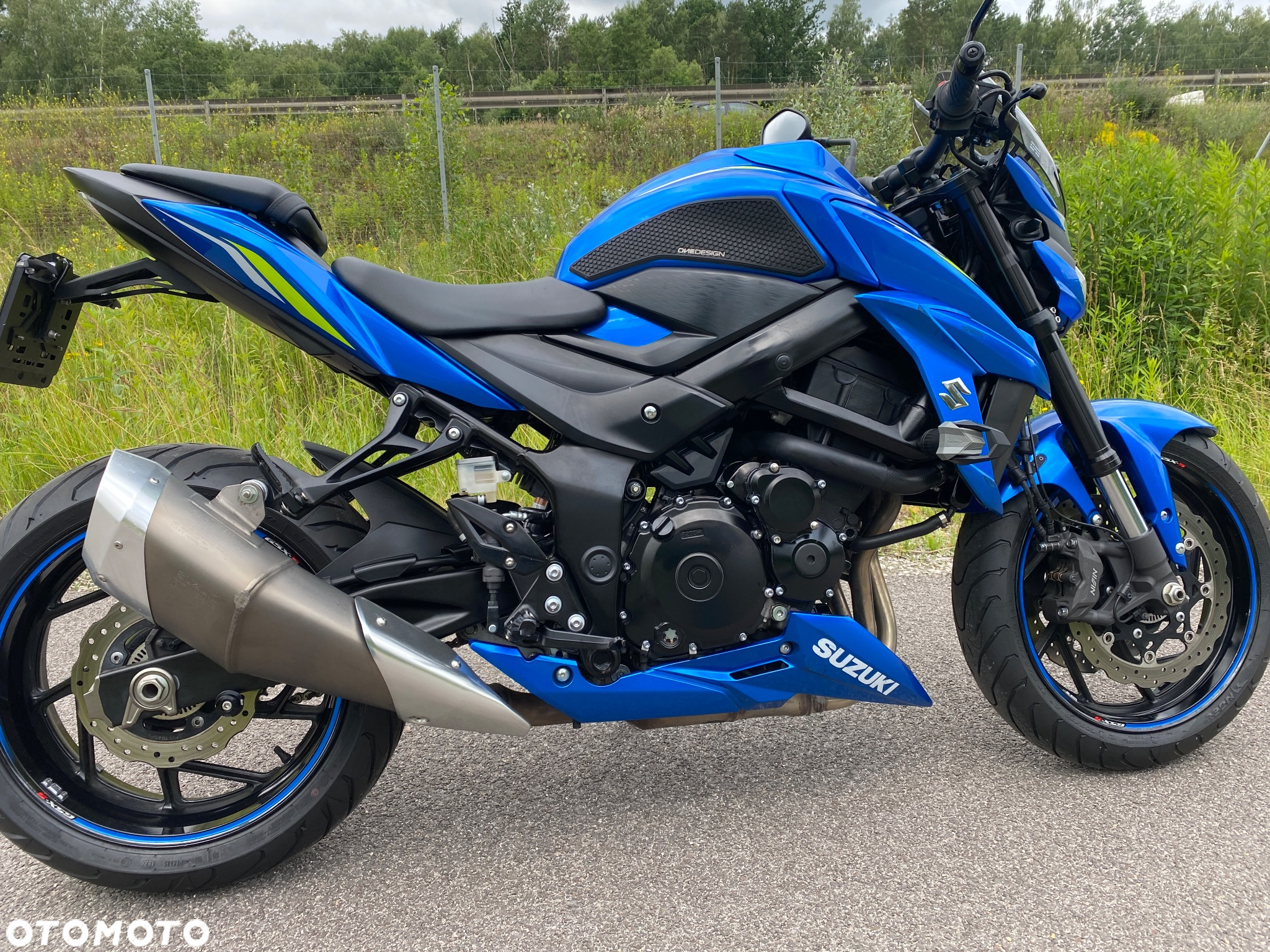 Suzuki GSX - 12