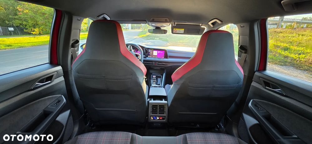 Volkswagen Golf - 24