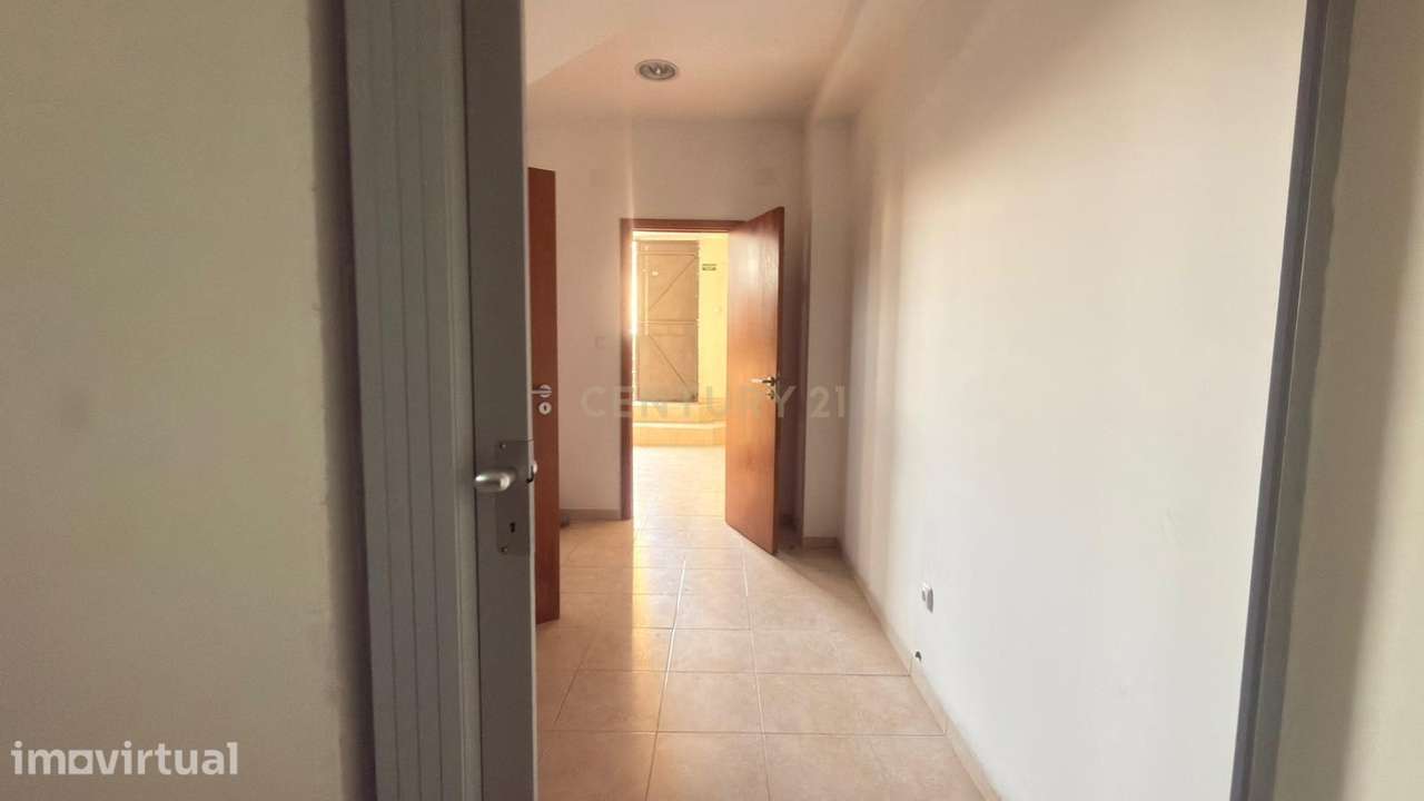 GARAGEM ADAPTADA PARA NEGÓCIO | 5 GABINETES + 2 WCs | 149.000 € - Grande imagem: 3/12