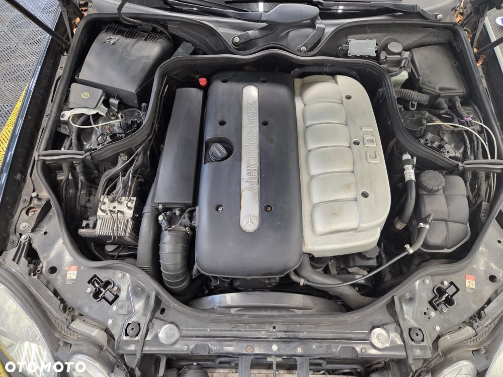 Mercedes-Benz Klasa E 320 CDI T Avantgarde - 25