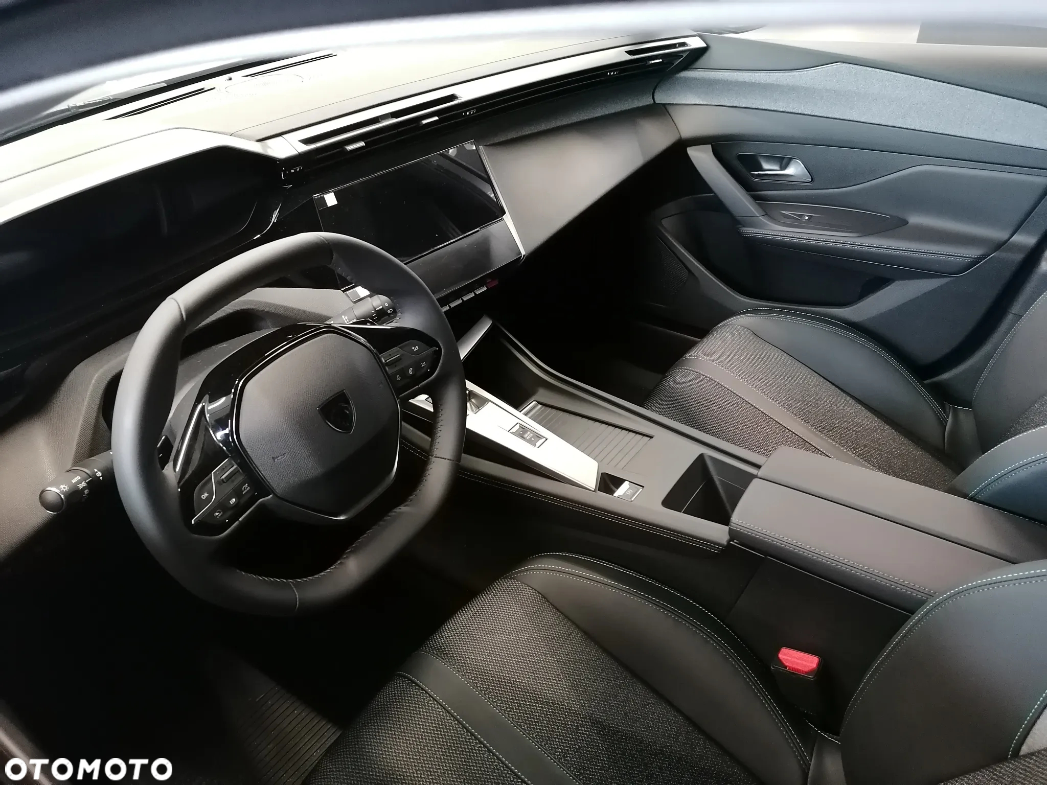 Peugeot 308 1.2 mHEV Allure S&S e-DCS6 - 8