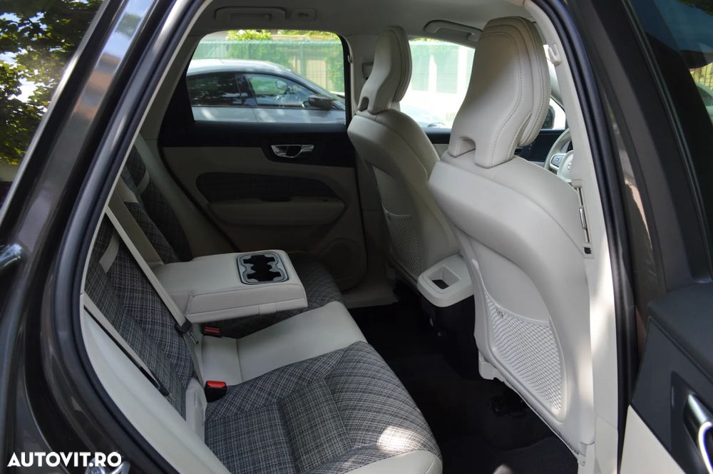Volvo XC 60 B4 D AWD Ultimate Bright - 25