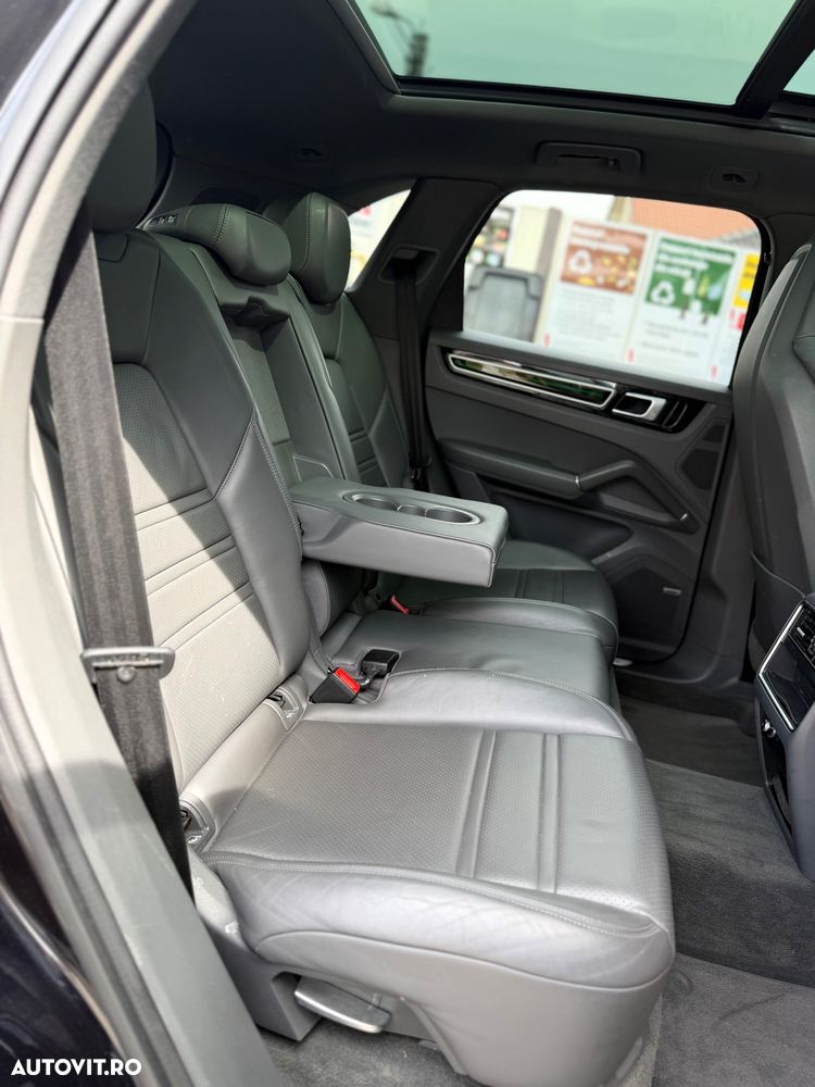 Porsche Cayenne S - 16