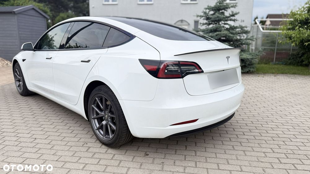 Tesla Model 3 - 7