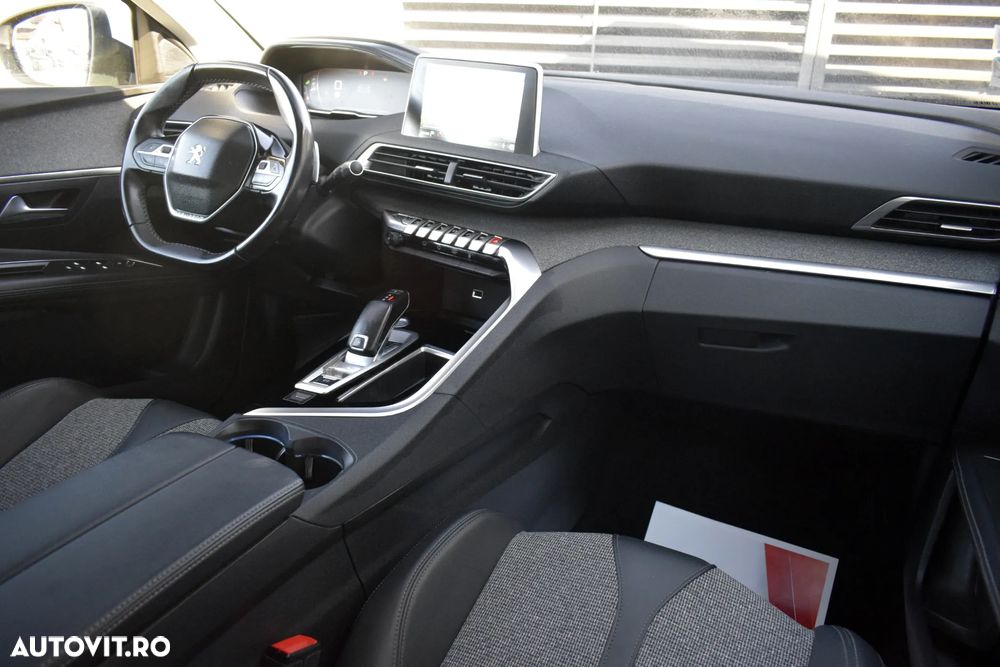 Peugeot 3008 1.2 PureTech Turbo S&S EAT8 Allure - 10