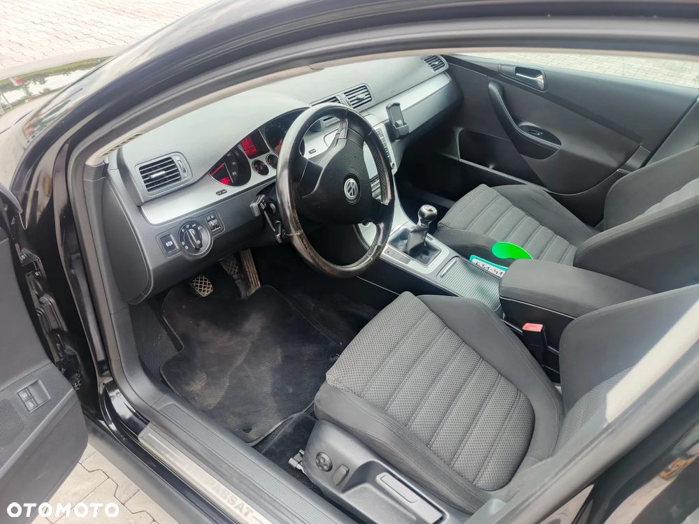 Volkswagen Passat 2.0 FSI Comfortline - 15