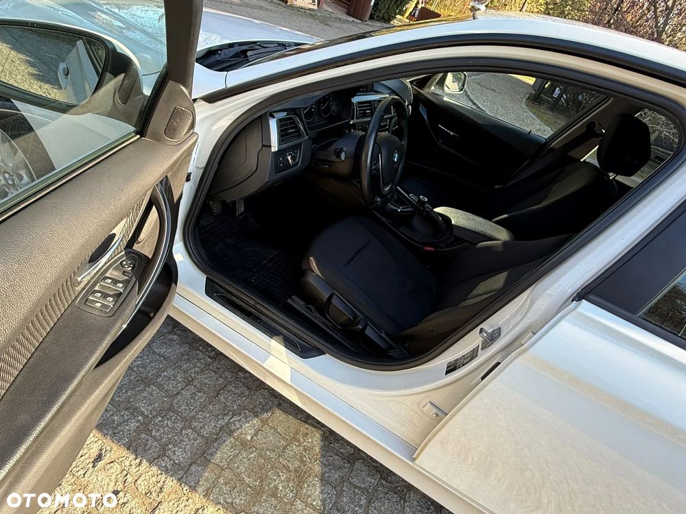 BMW Seria 3 318i Advantage - 31