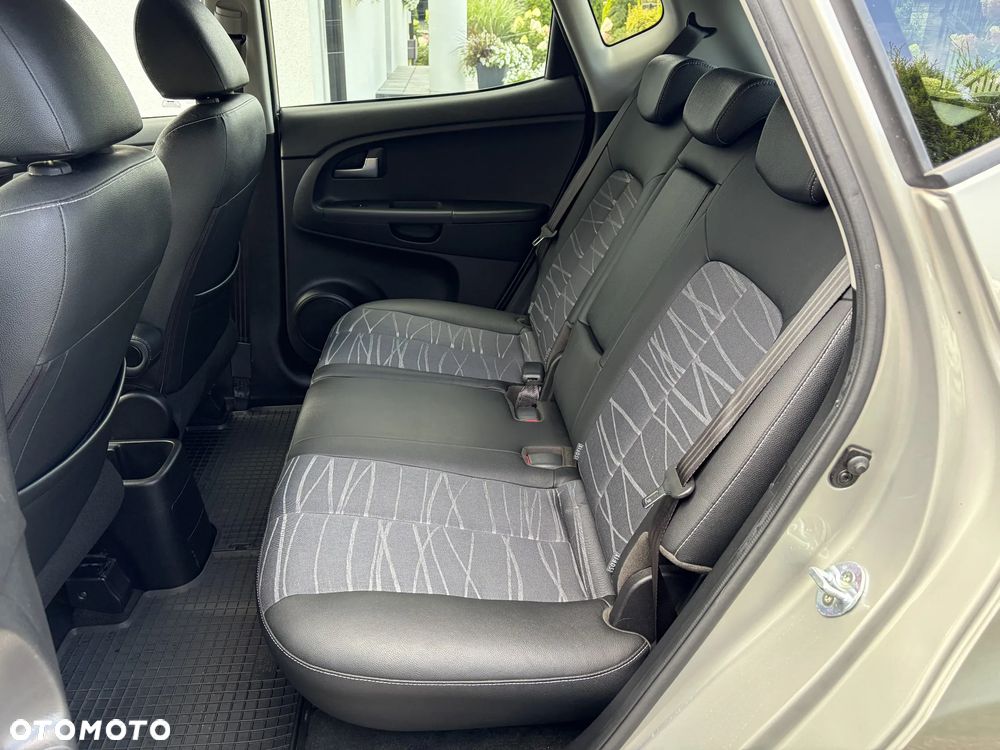 Kia Venga 1.4 Business Line - 12