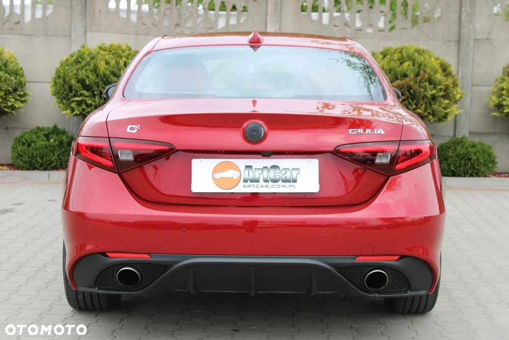 Alfa Romeo Giulia 2.0 Turbo 16V AT8-Q4 Veloce Ti - 8