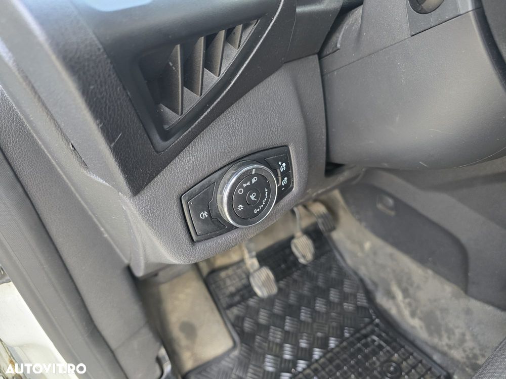 Ford Transit Connect - 9