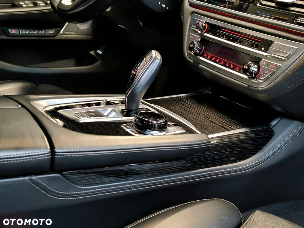 BMW Seria 7 750Li xDrive - 15