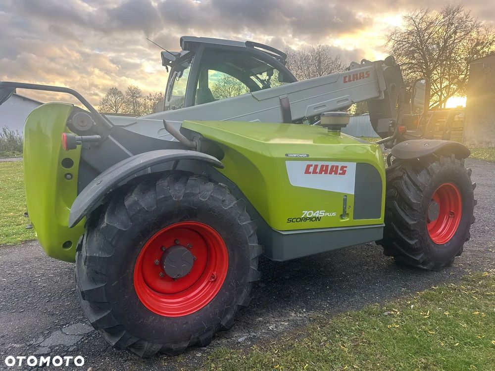 Claas Scorpion 7045 Plus - 4