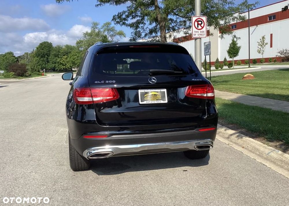 Mercedes-Benz GLC 300 4Matic 9G-TRONIC AMG Line - 6