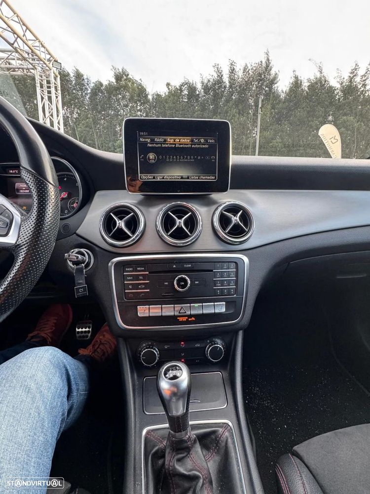 Mercedes-Benz CLA 180 d Shooting Brake AMG Line - 19